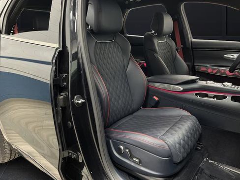 Used 2025 Genesis GV70 3.5T Sport w/ Sport Advanced Package image 32