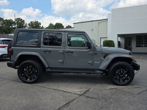 Used 2023 Jeep Wrangler Unlimited Sahara w/ Cold Weather Group AWD/4WD image 6