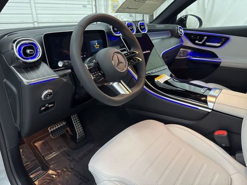 Used 2025 Mercedes-Benz GLC 300 4MATIC image 12