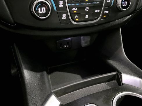 Used 2021 Chevrolet Traverse LS FWD image 26