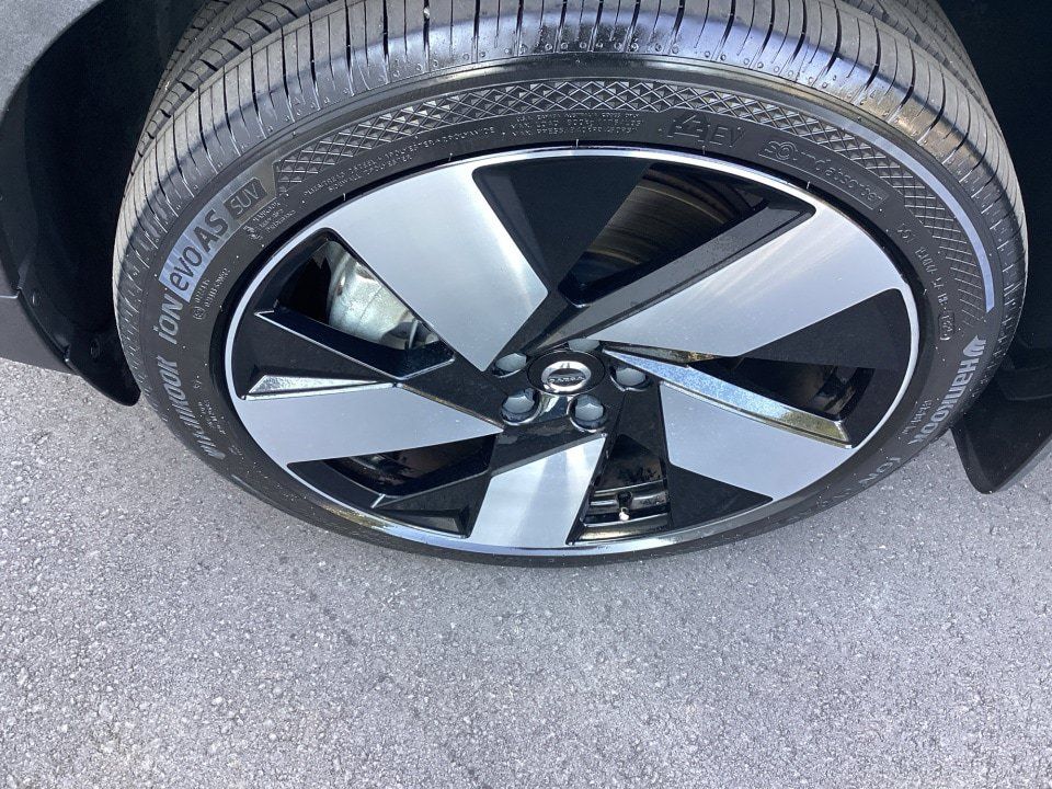 Certified 2023 Volvo C40 P8 Recharge Ultimate AWD/4WD image 31