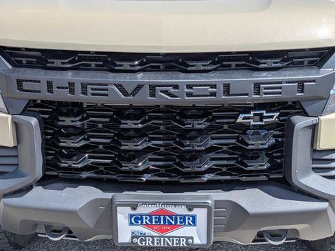 Used 2022 Chevrolet Colorado ZR2 AWD/4WD image 11