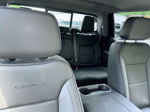 Used 2025 GMC Sierra 1500 Denali w/ Technology Package AWD/4WD image 34