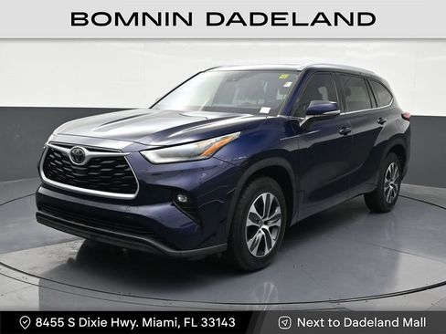 Used 2021 Toyota Highlander XLE FWD image 1