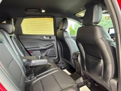 Used 2025 Ford Escape ST-Line w/ Cold Weather Package AWD/4WD image 28