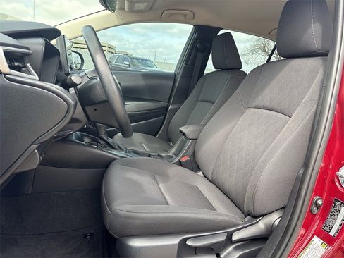 Used 2025 Toyota Corolla LE image 26
