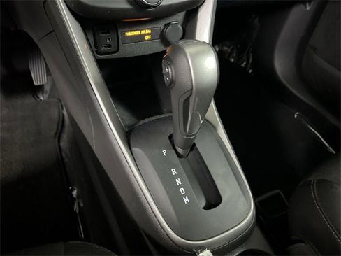 Used 2022 Chevrolet Trax LT w/ LT Convenience Package image 15