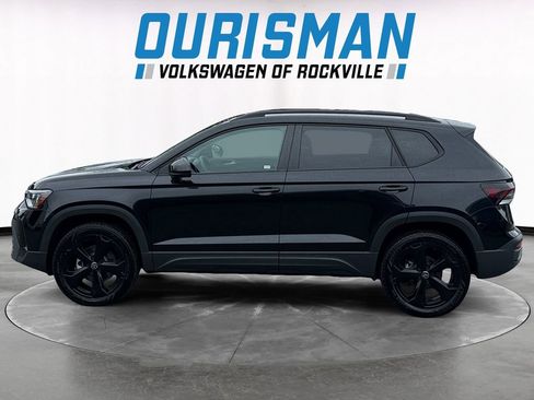 Used 2025 Volkswagen Taos SE AWD/4WD image 3