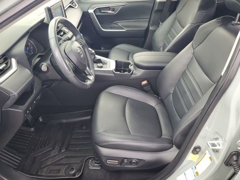 Used 2022 Toyota RAV4 XLE Premium AWD/4WD image 5