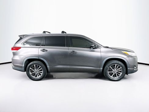 Used 2018 Toyota Highlander XLE image 10