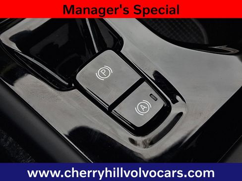 Certified 2025 Volvo XC40 B5 Plus w/ Protection Package Premier image 28