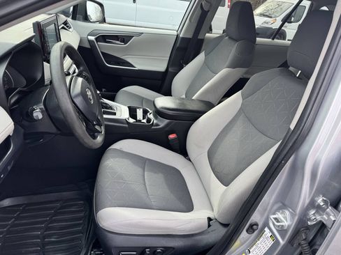 Used 2020 Toyota RAV4 XLE FWD image 13