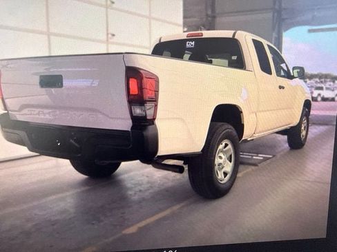 Used 2022 Toyota Tacoma SR RWD image 3