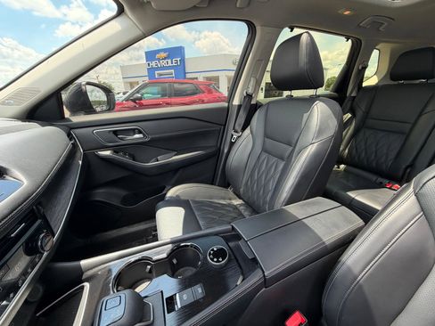 Used 2025 Nissan Rogue Platinum w/ Platinum Premium Package AWD/4WD image 10
