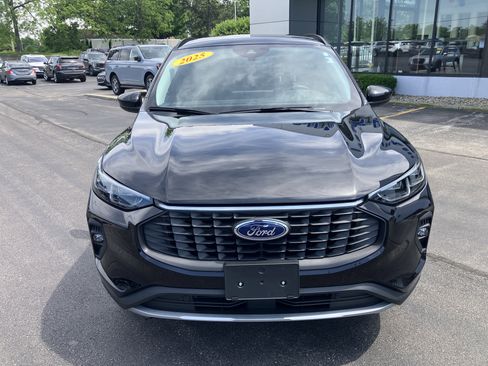 Certified 2025 Ford Escape Platinum AWD/4WD image 2