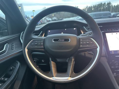 New 2025 Jeep Grand Cherokee Limited image 15