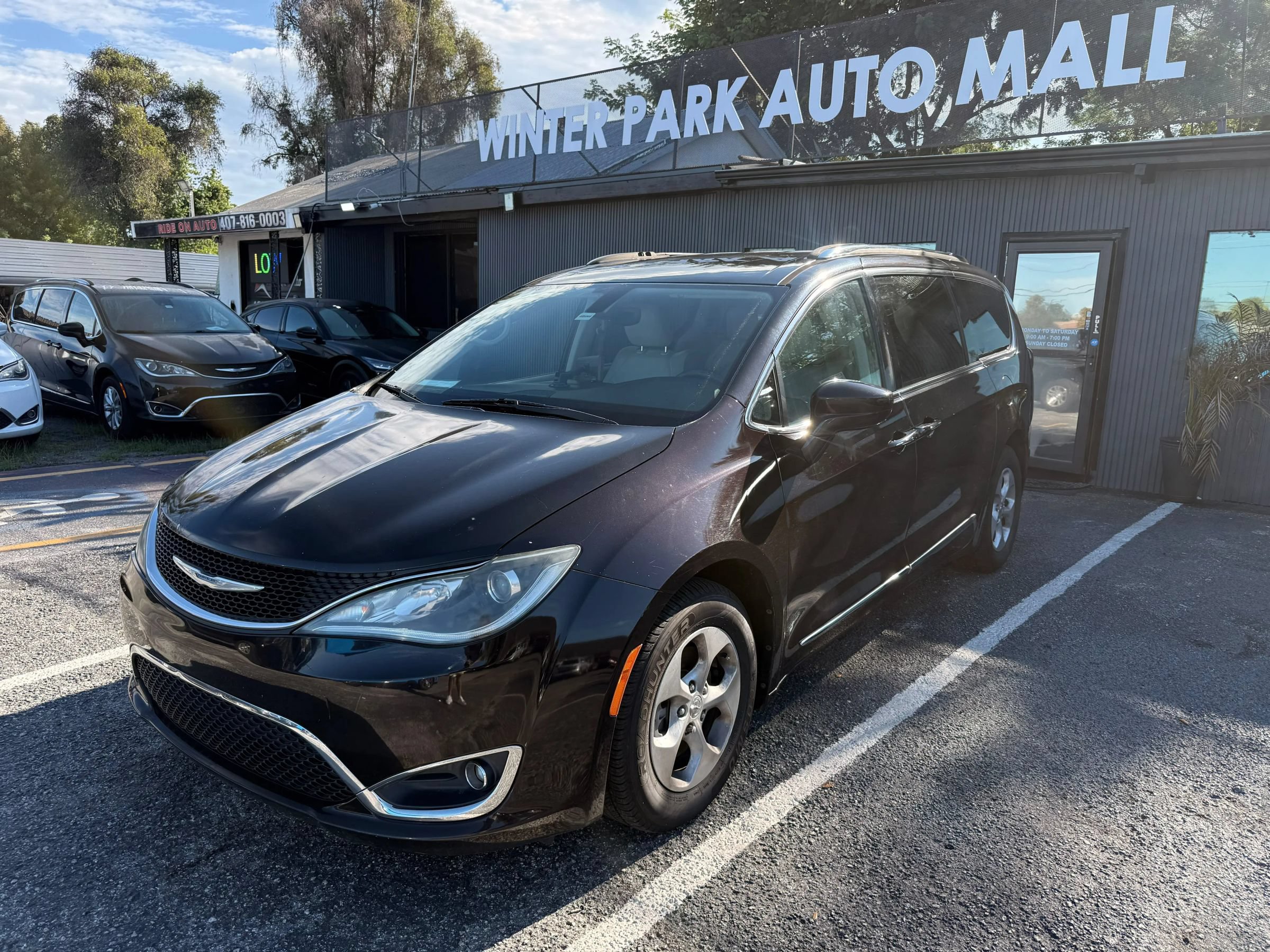 Used 2017 Chrysler Pacifica Touring-L Plus FWD image 1