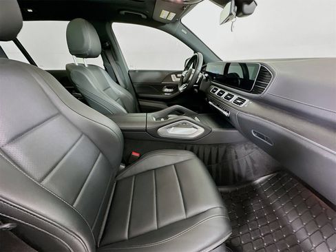 Used 2023 Mercedes-Benz GLS 450 4MATIC image 31