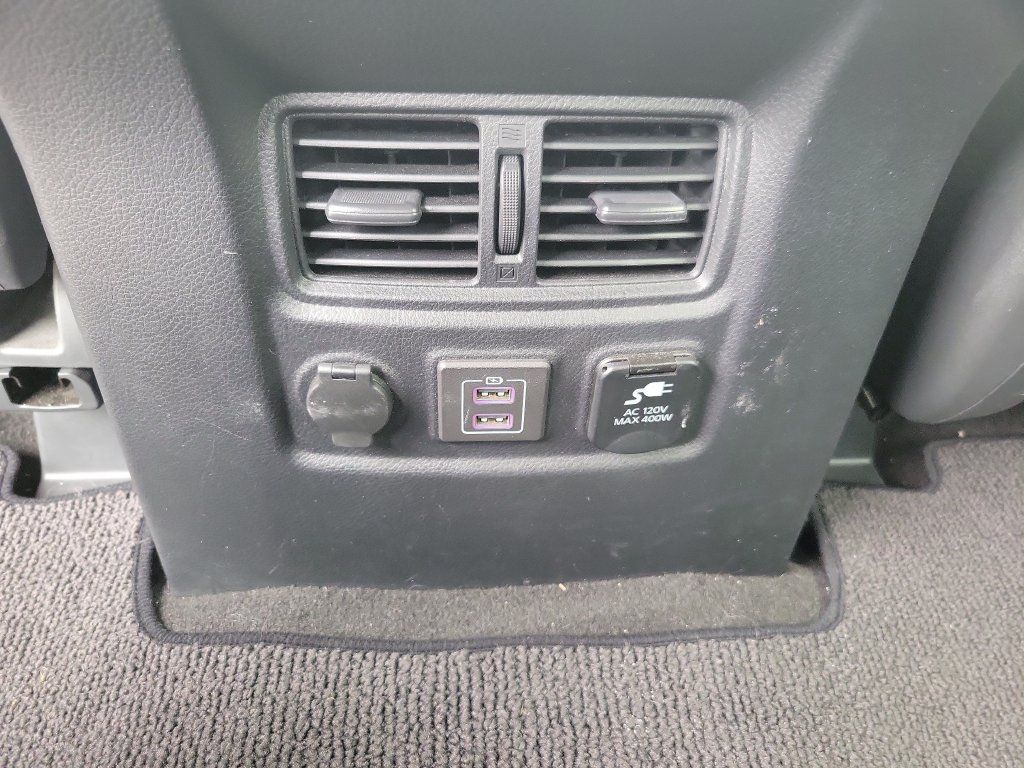 Used 2019 Nissan Titan SV w/ SV Convenience Package AWD/4WD image 18