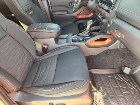 Used 2025 Nissan Frontier PRO-4X image 14