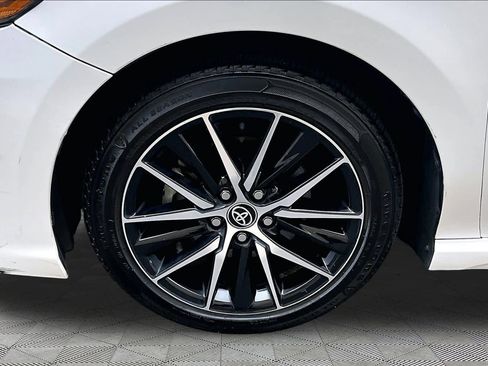 Used 2021 Toyota Camry SE FWD image 11