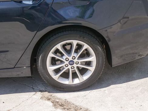 Used 2020 Ford Fusion SE FWD image 6
