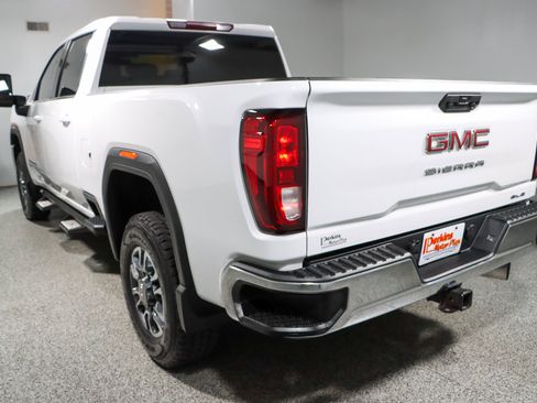 Used 2021 GMC Sierra 2500 SLE w/ SLE Value Package; AWD/4WD image 9