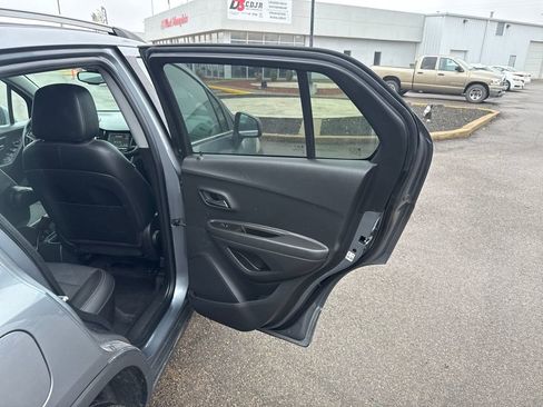 Used 2019 Chevrolet Trax LT w/ LT Convenience Package image 16