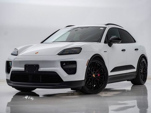 Certified 2025 Porsche Macan 4S Electric AWD/4WD image 1