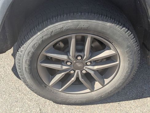 Used 2016 Jeep Grand Cherokee Laredo 75th Anniversary image 14