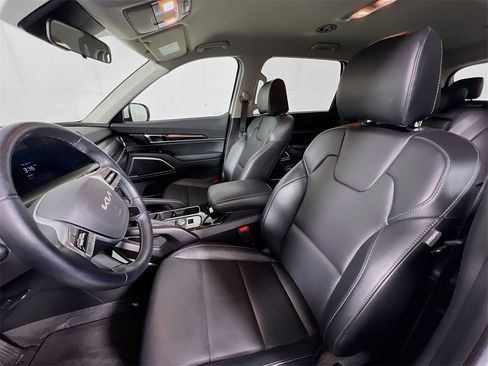 Certified 2025 Kia Telluride LX image 21