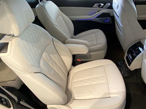 New 2026 BMW X7 M60i image 10