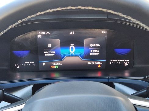 Certified 2024 Volkswagen Taos SE image 18