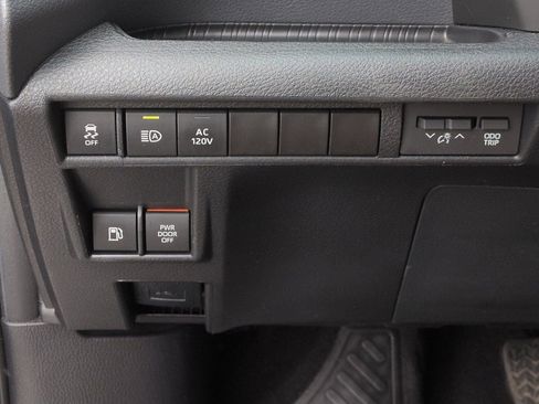 Used 2024 Toyota Sienna LE AWD/4WD image 41
