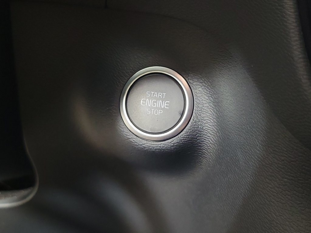 Used 2024 Volvo XC40 B5 Plus AWD/4WD image 38