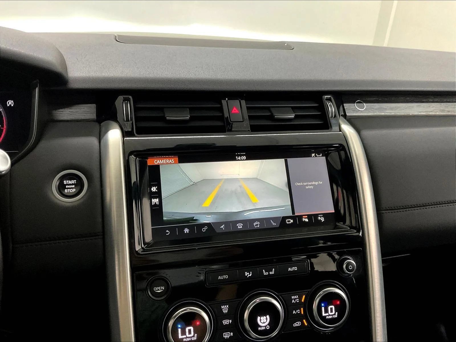 Used 2019 Land Rover Discovery HSE AWD/4WD image 30
