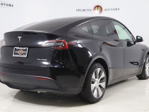 Used 2022 Tesla Model Y Long Range image 3