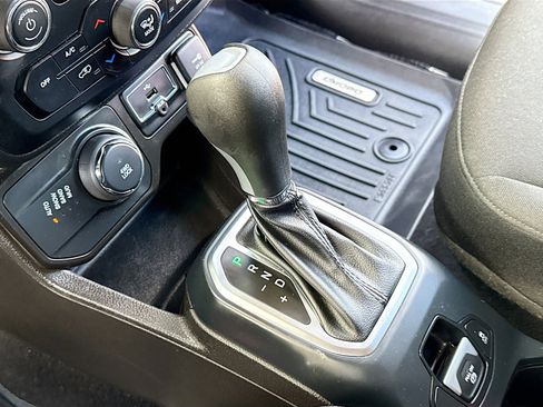 Used 2020 Jeep Renegade Latitude image 12