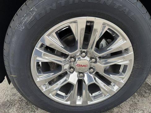 New 2026 GMC Yukon Denali image 9