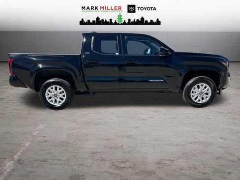 Certified 2025 Toyota Tacoma SR5 AWD/4WD image 7