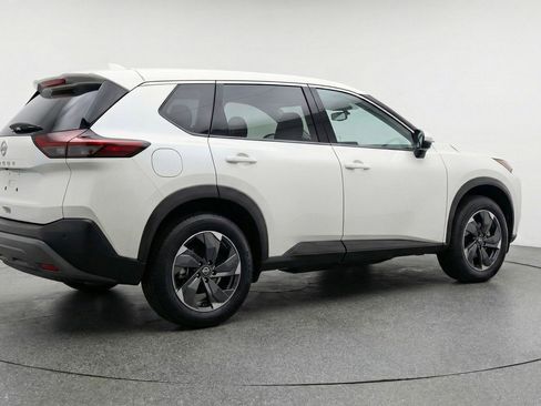 Used 2025 Nissan Rogue SV image 9