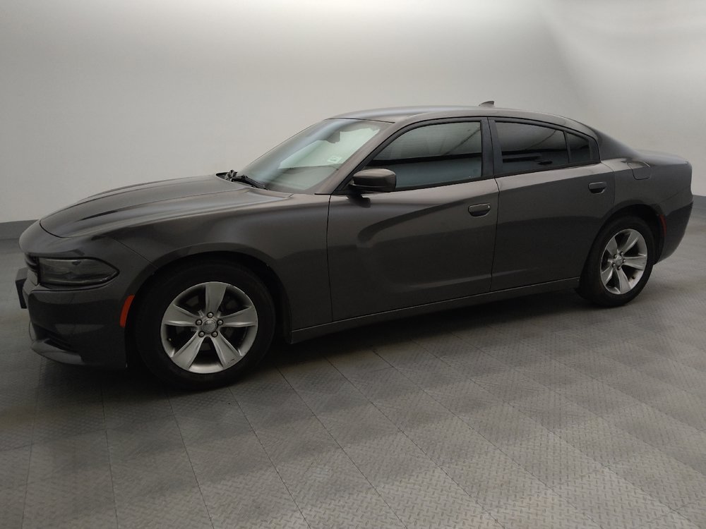 Used 2016 Dodge Charger SXT RWD image 2