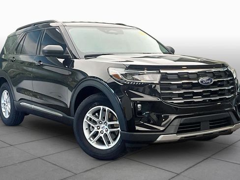 Used 2025 Ford Explorer Active w/ Active Comfort Package RWD image 3