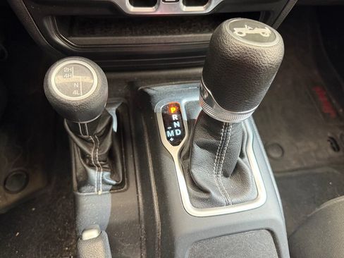 Used 2018 Jeep Wrangler Unlimited Sahara AWD/4WD image 20