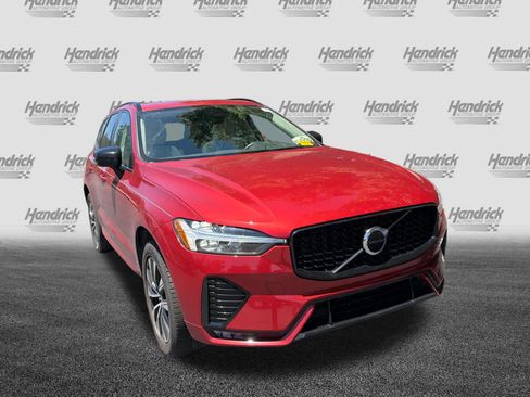 Used 2024 Volvo XC60 B5 Core w/ Protection Package AWD/4WD image 3