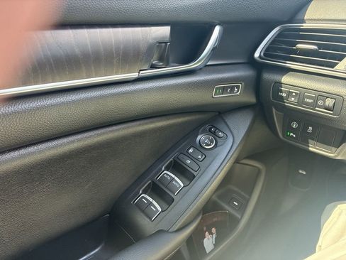 Used 2019 Honda Accord Touring image 17