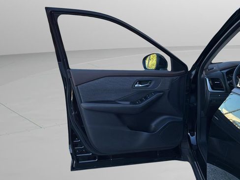 Used 2021 Nissan Rogue SV FWD image 9