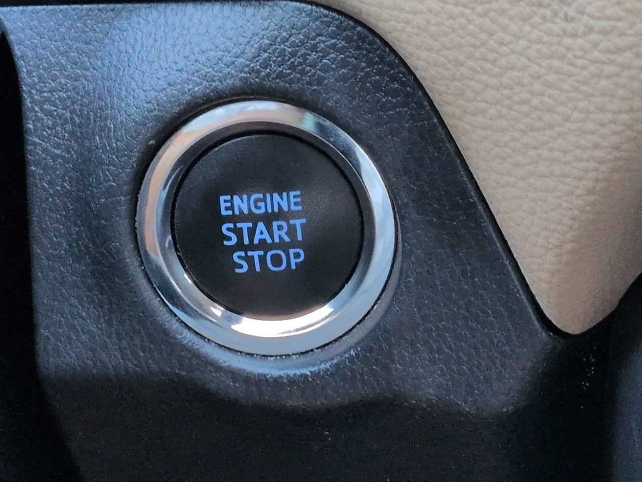 Used 2021 Toyota RAV4 XLE Premium FWD image 30