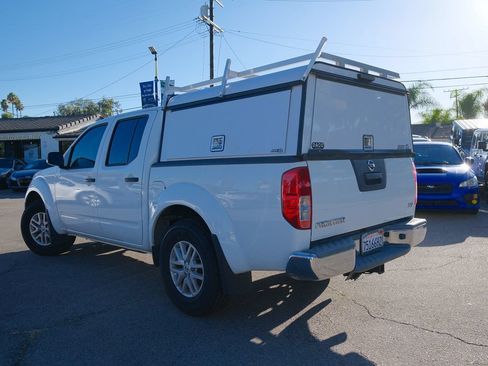 Used 2017 Nissan Frontier SV RWD image 2
