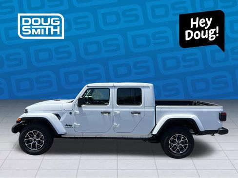 New 2025 Jeep Gladiator Sport image 3